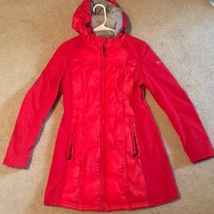 Guess women’s coat, red, small